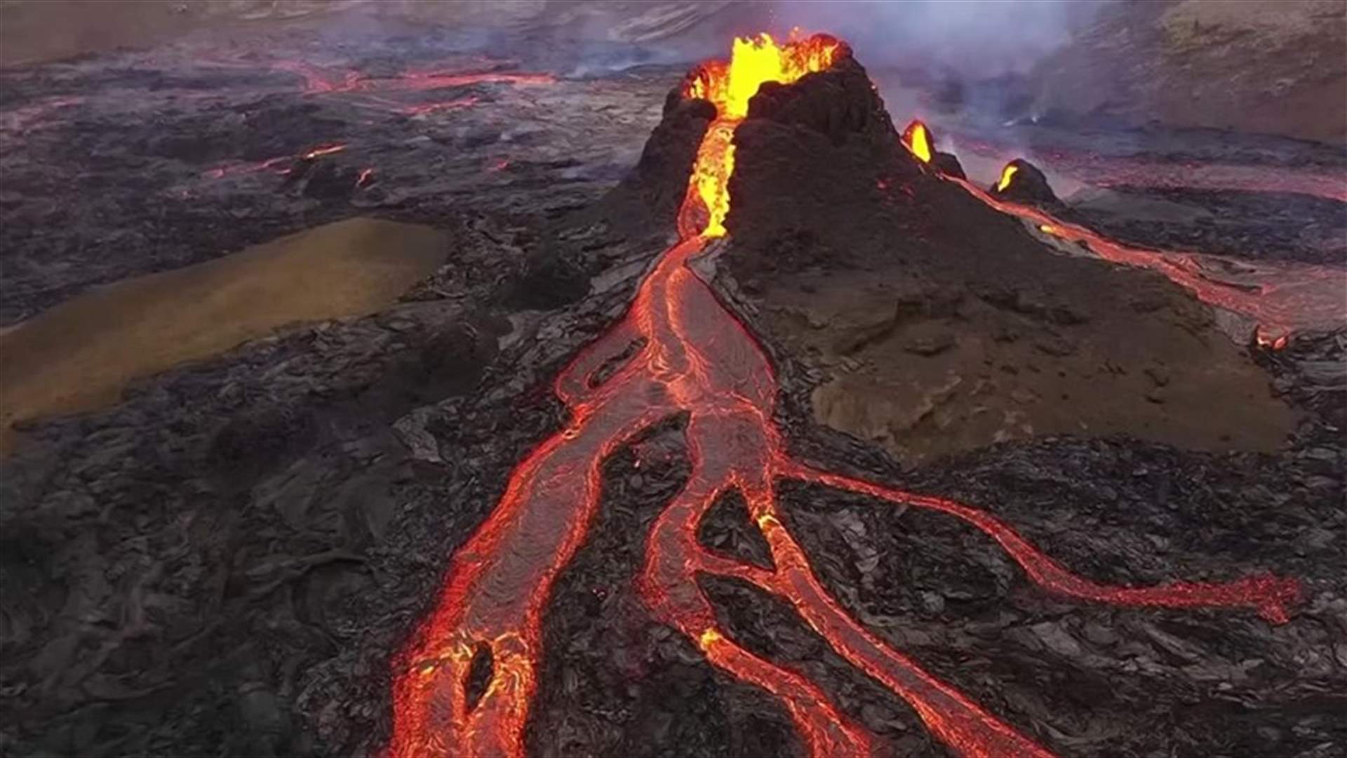 Philippines evacuates residents as volcano spews mile high plume ...